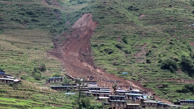 네팔 중부 산사태로 적어도 18명 사망...20여 명 실종 / YTN