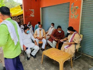 इटावा: शोक संवेदना व्यक्त करने पहुंची सदर विधायक