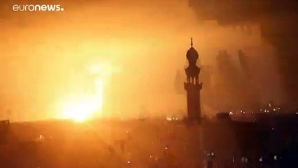 شاهد: إسرائيل تقصف غزة ردا على البالونات الحارقة