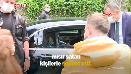 Cumhurbaşkanı Erdoğan'dan gazetecilere mısır ikramı