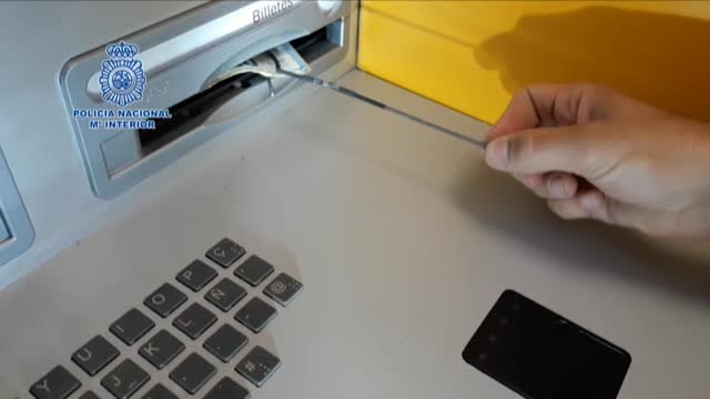 La Policía Nacional detecta una nueva modalidad de estafa en cajeros automáticos