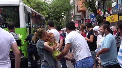 Yaya geçidinden geçmek isteyen anne ve kızı halk otobüsünün altında kaldı