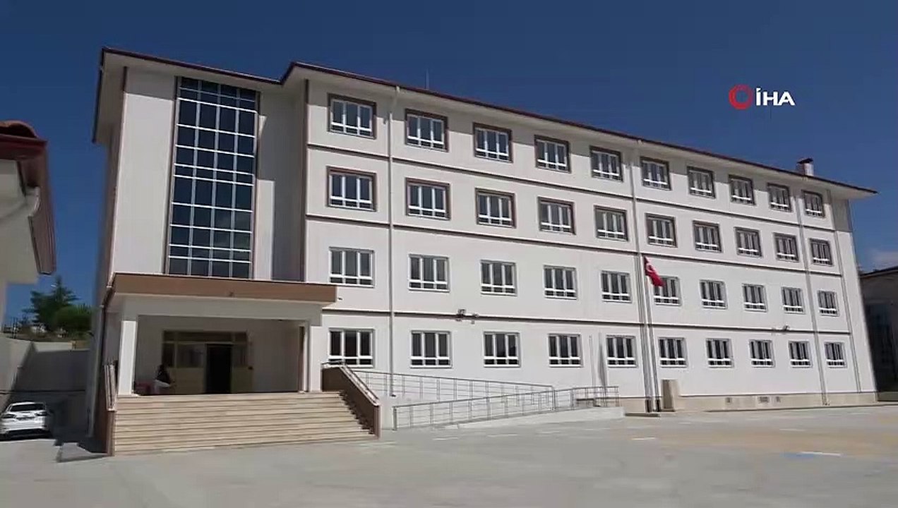 Büyükşehir Belediyesi’nden okullara oyun ve spor alanı