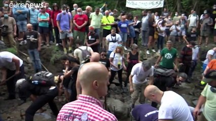 El pueblo serbio de Rakita arranca las tuberías de la futura hidroeléctrica