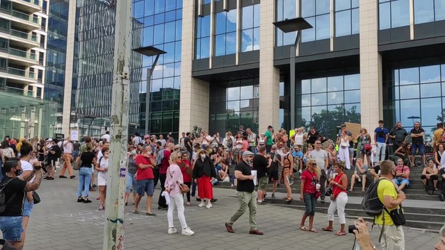 Quelque 200 personnes manifestent contre les mesures sanitaires dimanche à Bruxelles