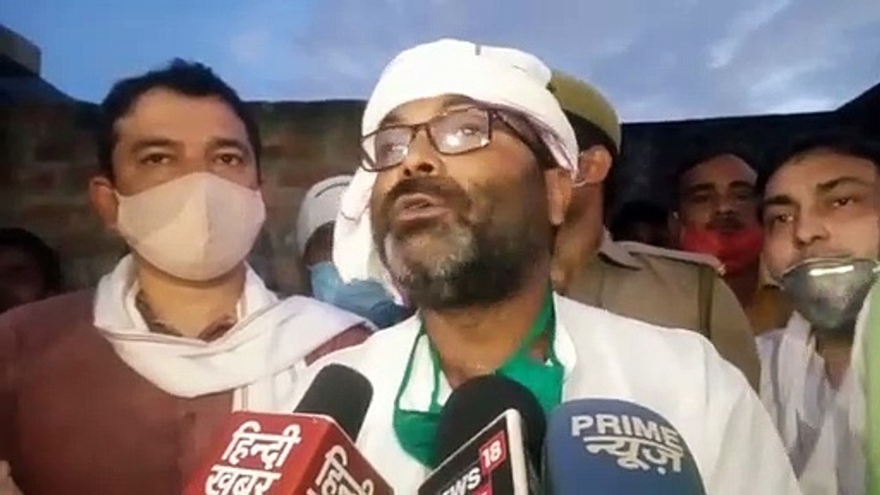 खीरी में गैंगरेप: कांग्रेस प्रदेश अध्यक्ष अजल लल्लू ने परिजनों से की मुलाकात