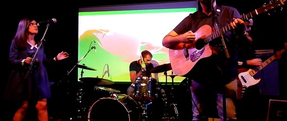 Capitán Sunrise - Abrazos gratis en la Puerta del Sol (Directo Galileo Galilei)