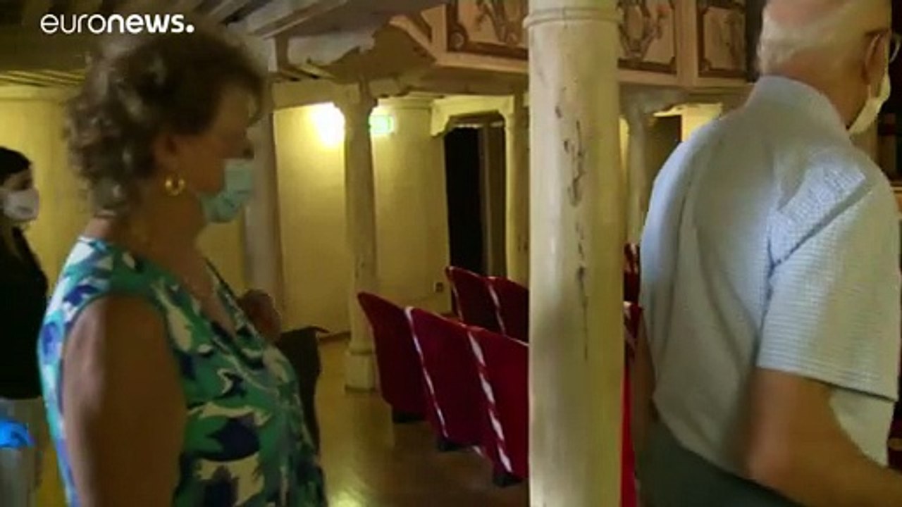 Exklusive Sitzplätze: kleinstes Theater in Umbrien hält durch