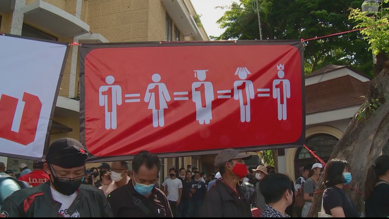 Thai protesters step up calls for political reforms