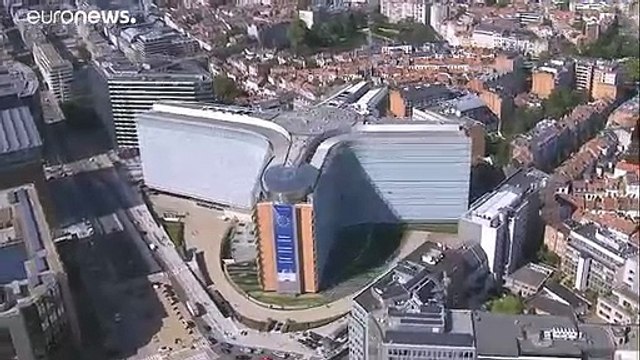 Moins de fermetures de frontières et plus de tests : l'appel de la Commission européenne