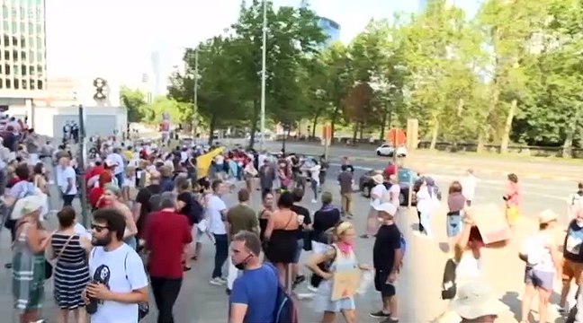 A Bruxelles, des opposants aux mesures sanitaires manifestent leur ras-le-bol