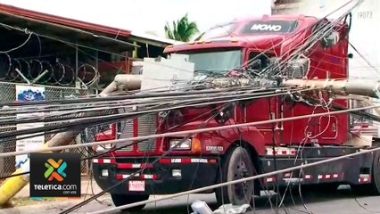 tn7-choque-santa-ana-postes-trailer-160820