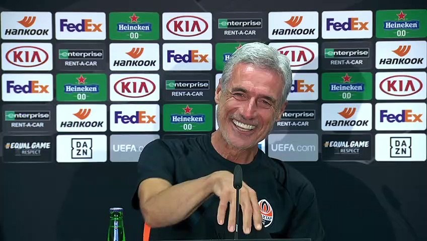 Luis Castro avoue avoir oublié son rasoir à Kiev