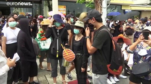 Demonstrationen in Thailand - Zehntausende fordern Neuwahlen