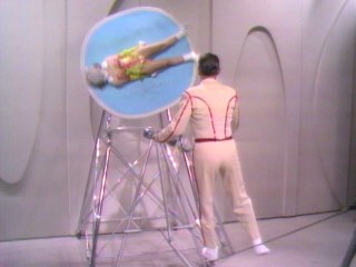 Elizabeth Collins - Knife Throwing (Live On The Ed Sullivan Show, March 6, 1966)