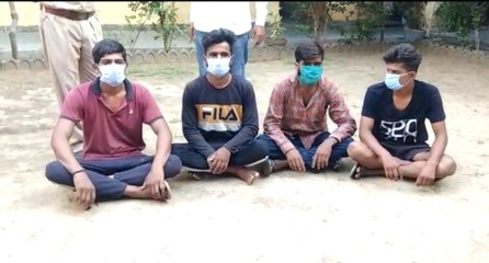 बदला लेने के लिए सब्जी से भरी पिकअप पर हमला, मारपीट