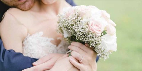 La amante del novio llega embarazada y 'fulmina' la flamante boda: "¿Me escuchas? ¡aquí está tu bebé!"