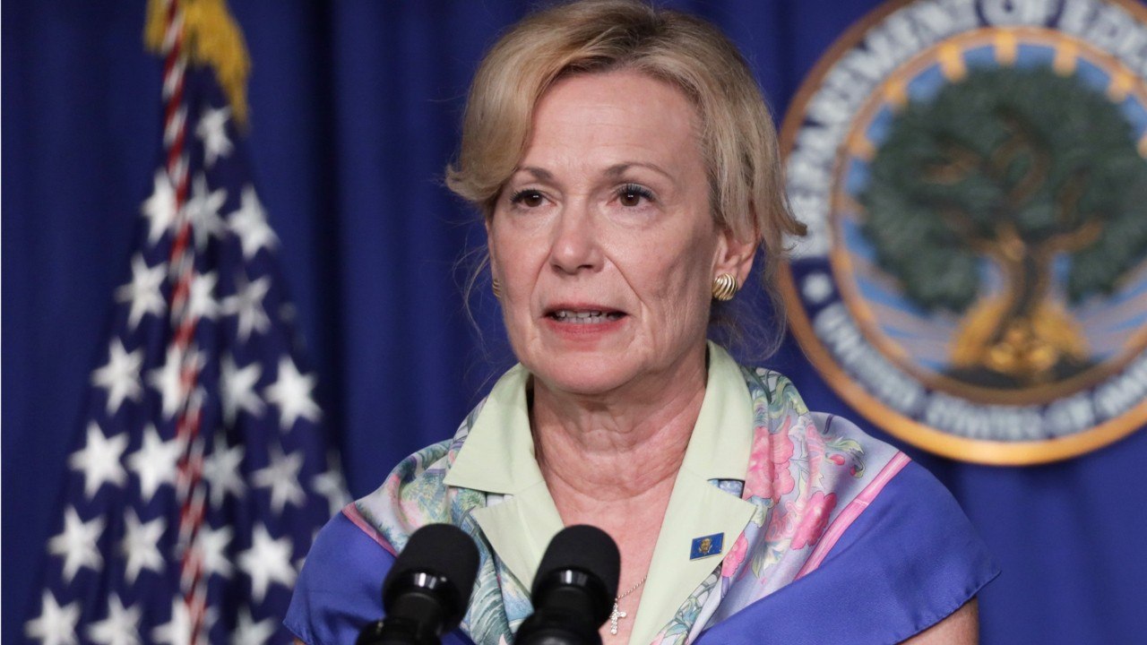 Medical Data Pros Say They're 'Troubled' By Trump Admin's Change In Reporting COVID-19 Cases