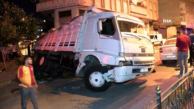 Çekim yapan gazetecilere, ‘seni buradan silerim’ diyerek saldırdı