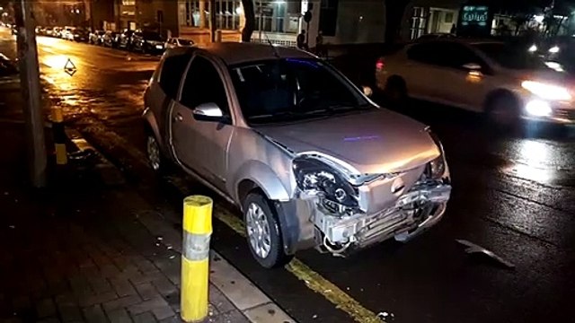 Acidente entre carros é registrado na Rua Paraná