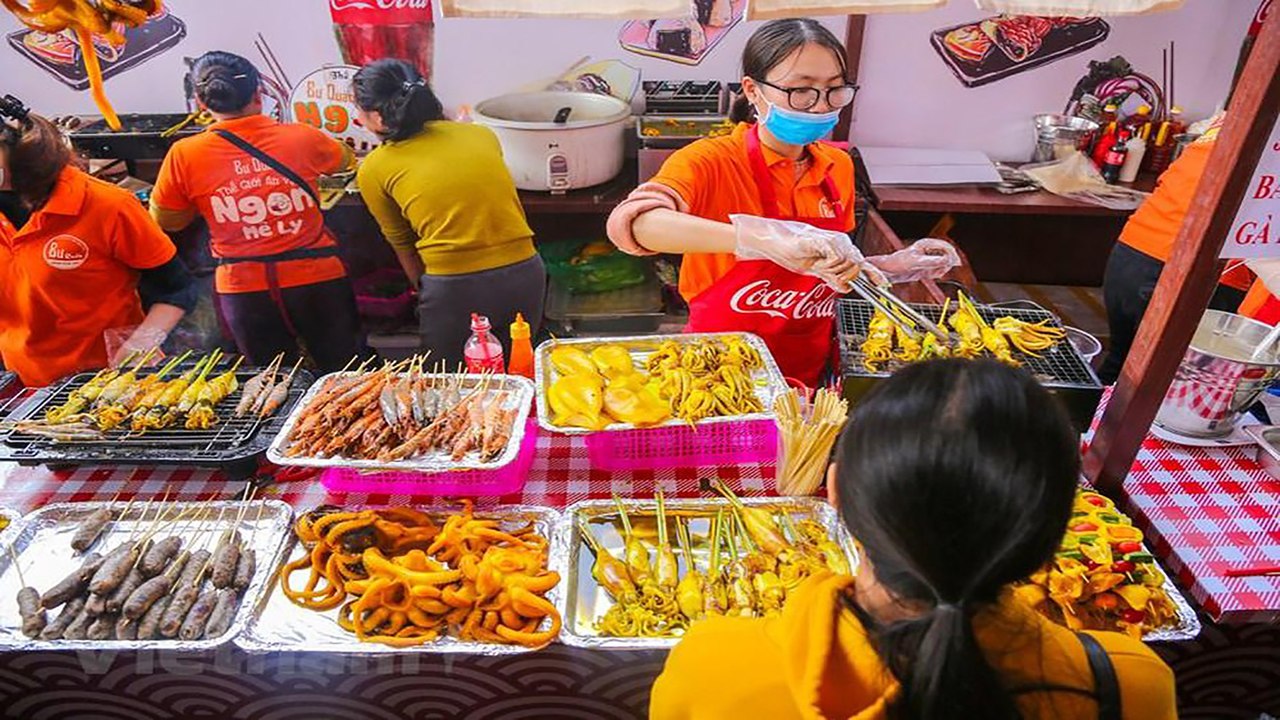 Ẩm thực đường phố sống chung với dịch | VTC