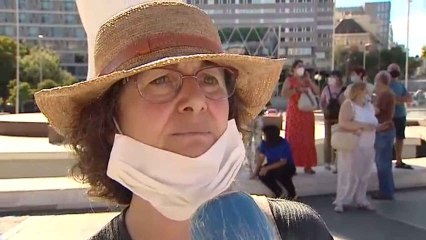 Miles de negacionistas protestan en Madrid contra las medidas antiCovid: 'Son un timo'