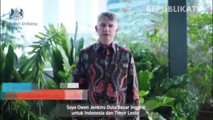 Proses pengibaran bendera merah putih raksasa di Sukoharjo, Jawa Tengah.