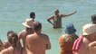 Le président du Portugal vient en aide à des nageuses en difficulté