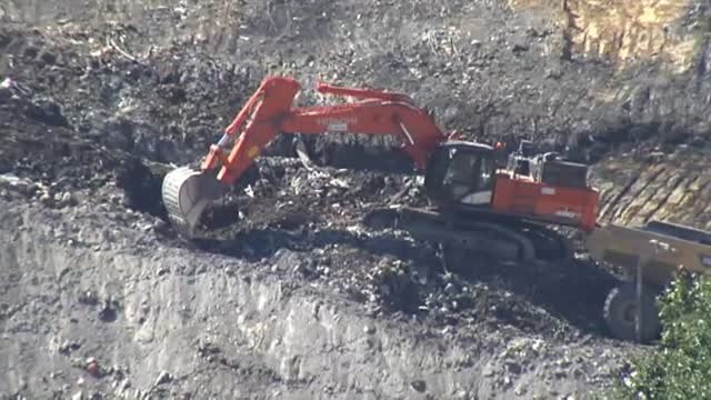 Hoy se retoman las tareas de búsqueda en el vertedero de Zaldibar tras localizarse restos óseos