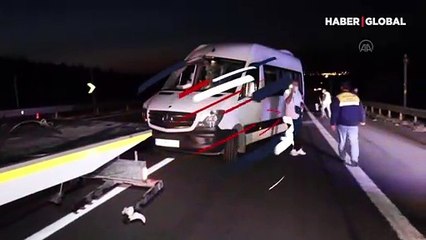 Bolu'da taziyeye gidenleri taşıyan minibüs devrildi: 13 yaralı