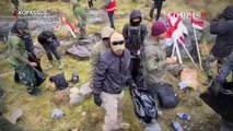 TNI Polri Kibarkan Merah Putih Di Puncak Carstensz