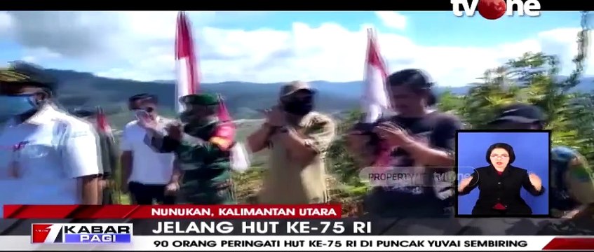 Sambut HUT 75 Ratusan Orang Ikuti Upacara Bendera Bawah Laut