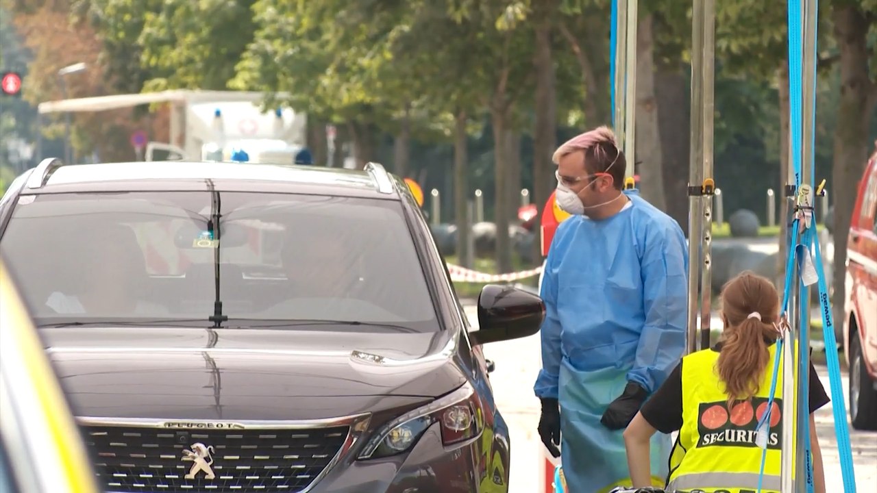 Corona 'Drive In' beim Wiener Ernst-Happel-Stadion gestartet
