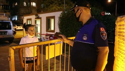 Bulduğu cüzdanı zabıtaya teslim eden çocuğa hediye