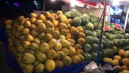 Tezgahını açtı; gördüğü not karşısında duygularına hakim olamadı