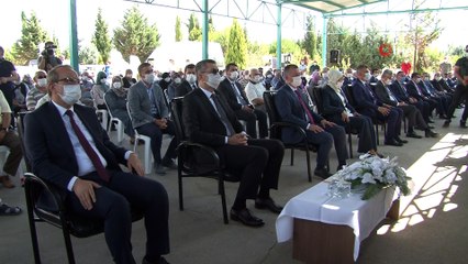 Bakan Ziya Selçuk’tan 17 Ağustos Depremi şehitliği’ne ziyaret