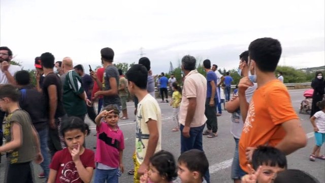 «Ακούστε μας» φώναξαν οι πρόσφυγες και έκλεισαν τον δρόμο στις Θερμοπύλες