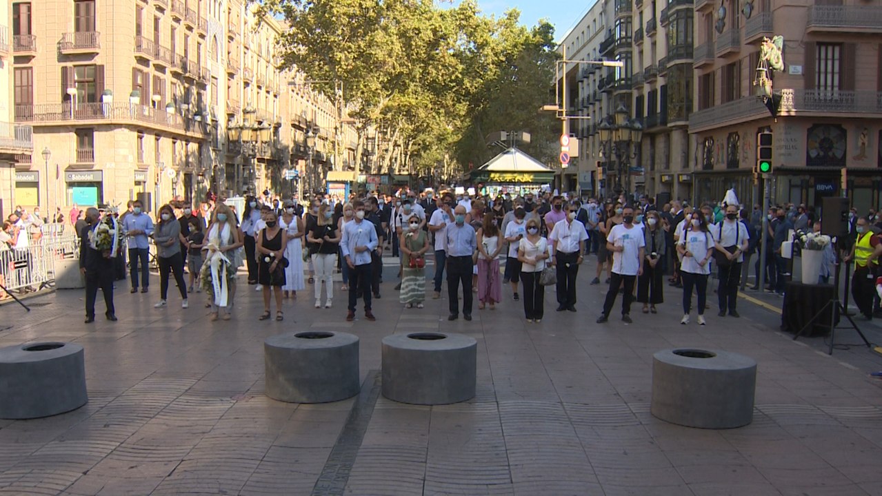 Minuto de silencio en el tercer aniversario del 17A
