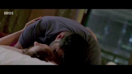 Kareena Kapoor Lip Lock scene Bollywood