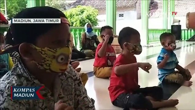 Rayakan HUT Ke-75 RI Jurnalis Bagi Buku