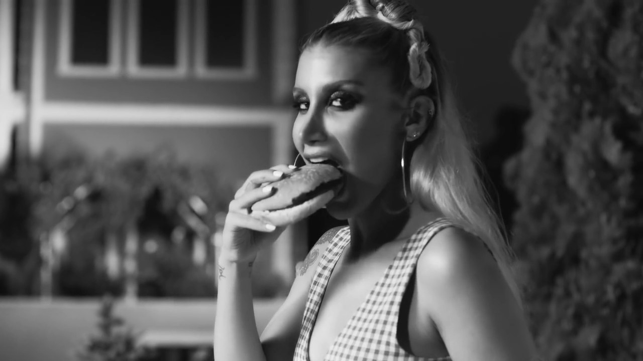 İrem Derici Ben Tek Siz Hepiniz