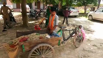 अस्पताल की लापरवाही से ठेले पर घण्टों पड़ रहा शव