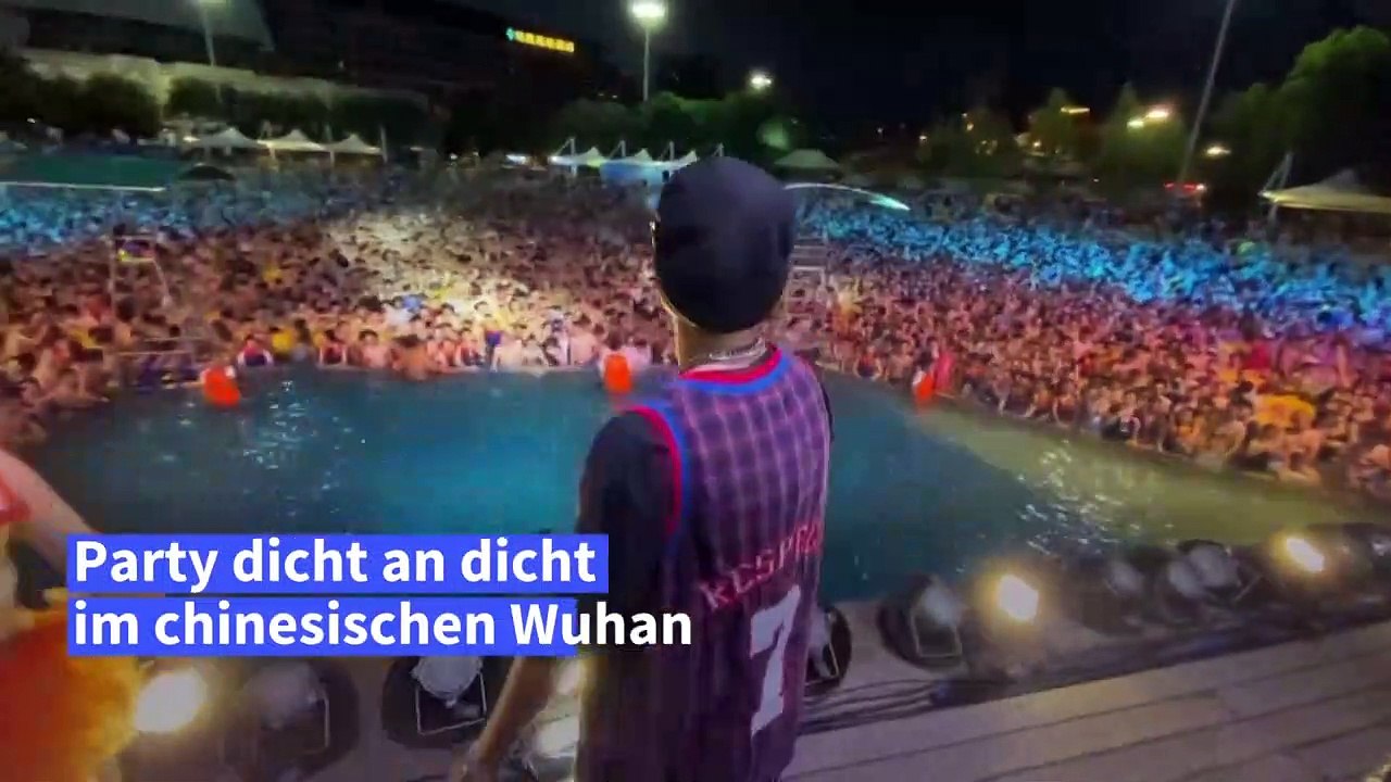 Dicht an dicht: wilde pool-party in wuhan