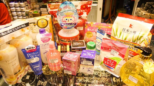 Mỹ phẩm chính hãng khốn khổ vì hàng lậu