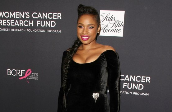 Jennifer Hudson helps 2,000 Chicago youngsters with school supplies
