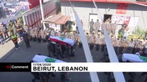 شاهد: اللبنانيون يودعون 3 رجال إطفاء قضوا خلال انفجار مرفأ بيروت إلى مثواهم الأخير