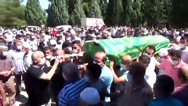 Kaza sonrası yol kenarında bekleyen sürücü otomobilin çarpması sonucu öldü - SİNOP