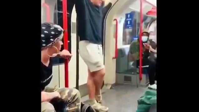 ırkçı ingilize metroda ders