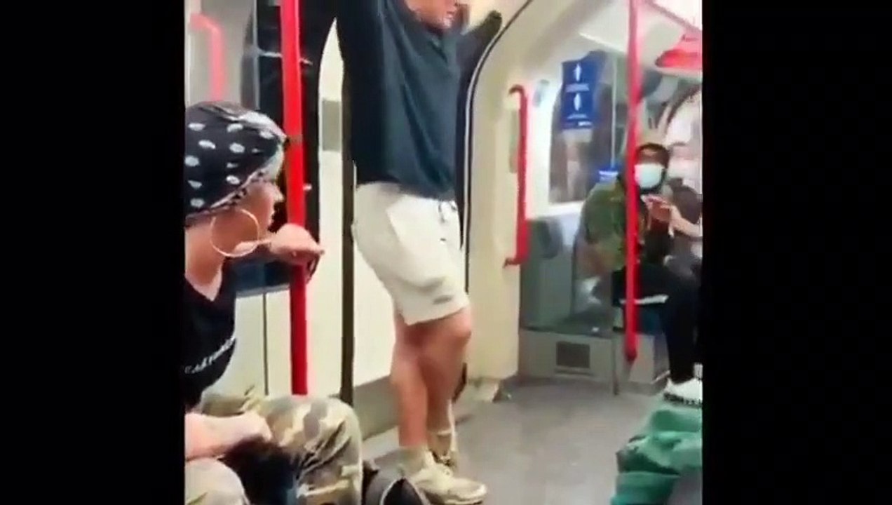 ırkçı ingilize metroda ders