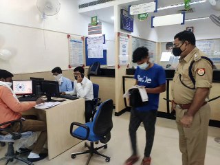 क्षेत्राधिकारी ने बैंक का किया निरीक्षण